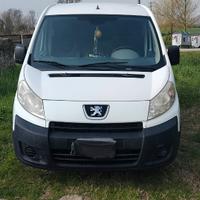 Peugeut expert passo lungo
