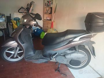 Scooter Suzuki Sixteen 150
