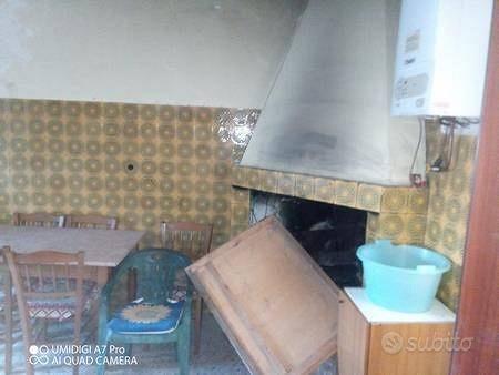 Rustico / Casale di 300 m² con più di 5 locali a C - Altro
