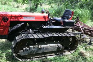 Trattore cingolato Massey Ferguson 144