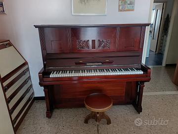 pianoforte a parete