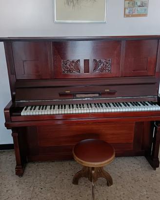 pianoforte a parete