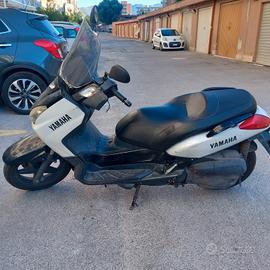 scooter Yamaha x max 125