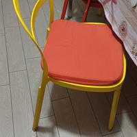 Quattro sedie Ikea modello Reidar(2 gialle e 2 ros