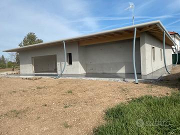 Villa singola unifamiliare indipendente a un piano