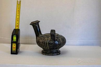 riproduzione artistica di Guttus Etrusco in terrac