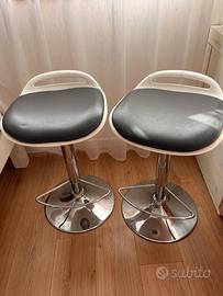 Sgabelli regolabili pari al nuovo