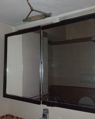 mobile bagno  e lampadario 