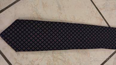 Cravatta blu e rosa elegante 