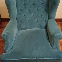 poltrona da camera in velluto azzurro e legno 