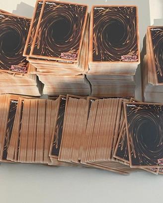 Lotto 900 carte Yu-Gi-Oh