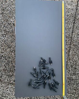 ripiani di legno grigio