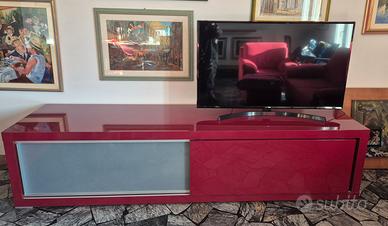 Mobile rosso laccato