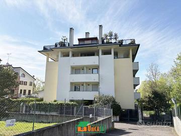 Appartamento di 100 m² con 3 locali e box auto a M