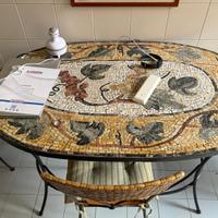 Tavolo in ferro battuto e mosaico