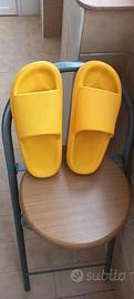Ciabatte gialle