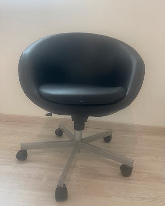 Sedia da ufficio girevole in ecopelle nera