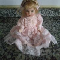 BAMBOLA IN PORCELLANA