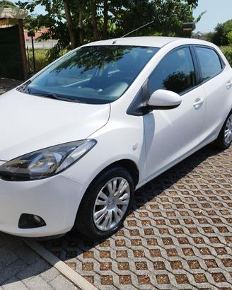 Mazda 2,  Benzina, 2008, 136000 km