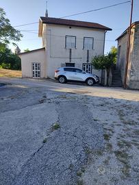 Casa indipendente di campagna (colore bianco)