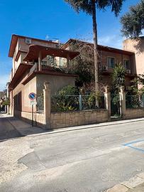 Villa centrale prestigiosa a Vittoria (Rg)