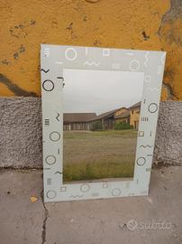 Specchio in vetro con bordo serigrafato