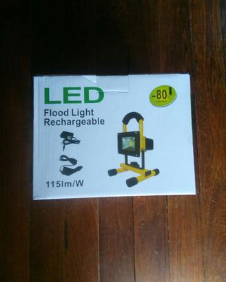 Lampada a led  / auto , ricaricabile con