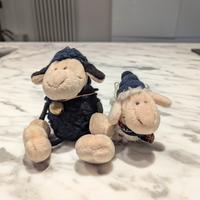 coppia di peluche a pecora