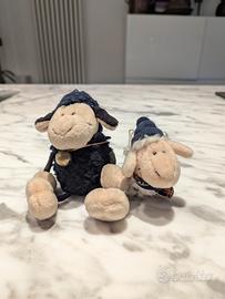 coppia di peluche a pecora
