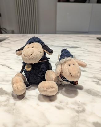 coppia di peluche a pecora