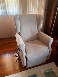 POLTRONA CON MOVIMENTI ELETTRICI