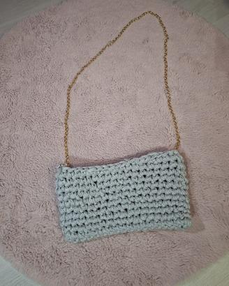 Borsa artigianale all’uncinetto
