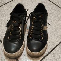 Scarpette in pelle nera Bata n.32