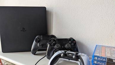 PlayStation 4 con 3 controller e 5 giochi