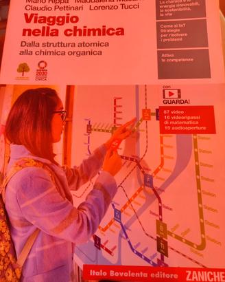 Libro" viaggio nella chimica"