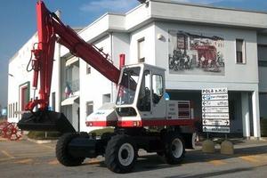 MACCHINA AGRICOLA OPERATRICE SEMOVENTE CARICATORE 