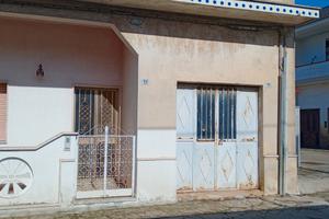 Casa indipendente con garage e giardino