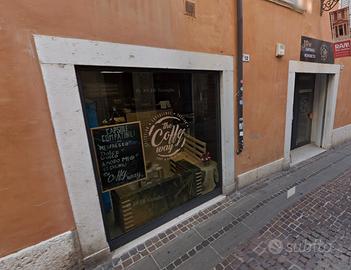 Rovereto- Negozio con vetrina