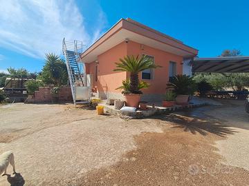 Villetta con terreno già recintato