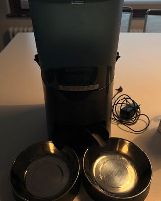 Distributore automatico di crocchette