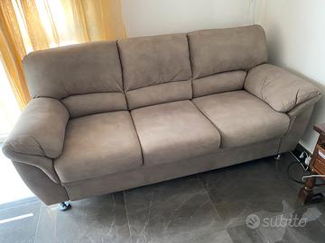 Divano tre posti alcantara