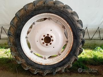 Gomme e cerchi  trattore agricolo