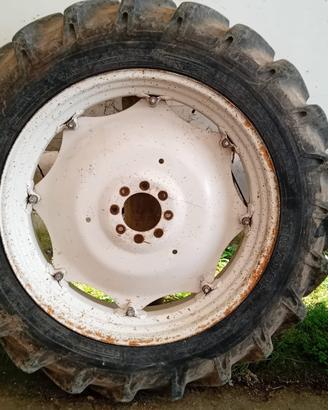 Gomme e cerchi  trattore agricolo