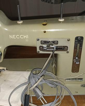 Necchi Mira con mobile 