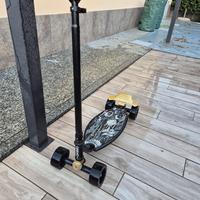 monopattino a 4 ruote Oxelo Stun Street. 