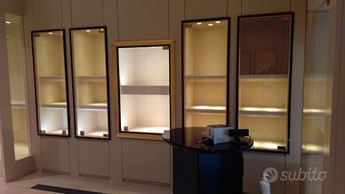 ARREDAMENTO PER NEGOZIO/GIOIELLERIA USATO
