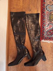 stivali alti con tacco