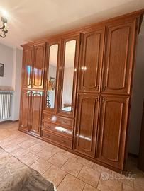 armadio d’epoca in legno