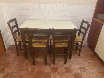 Tavolo allungabile con 4 sedie