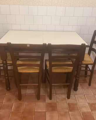 Tavolo allungabile con 4 sedie